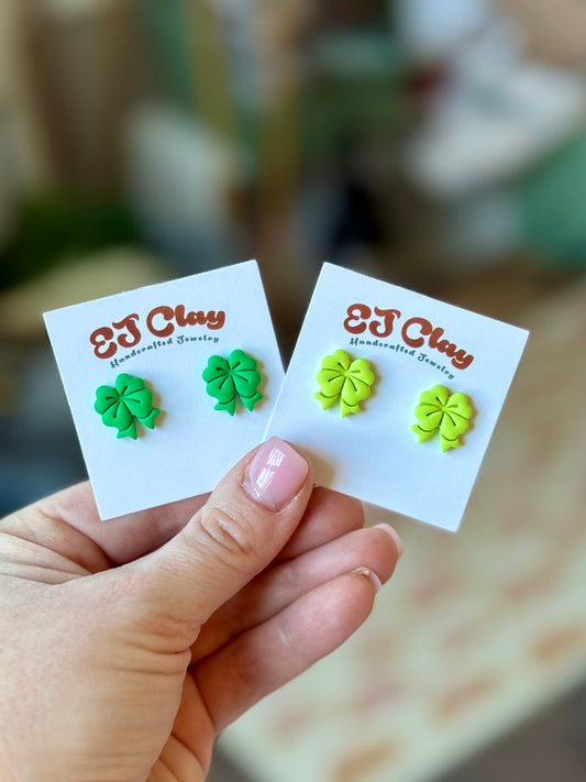 WS Clover Bow Studs