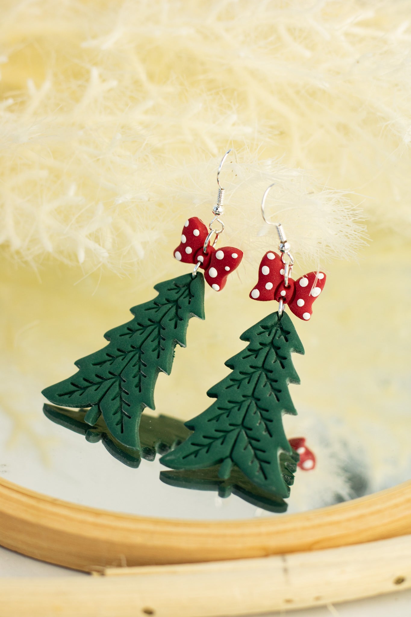 Polka dot bow tree dangles