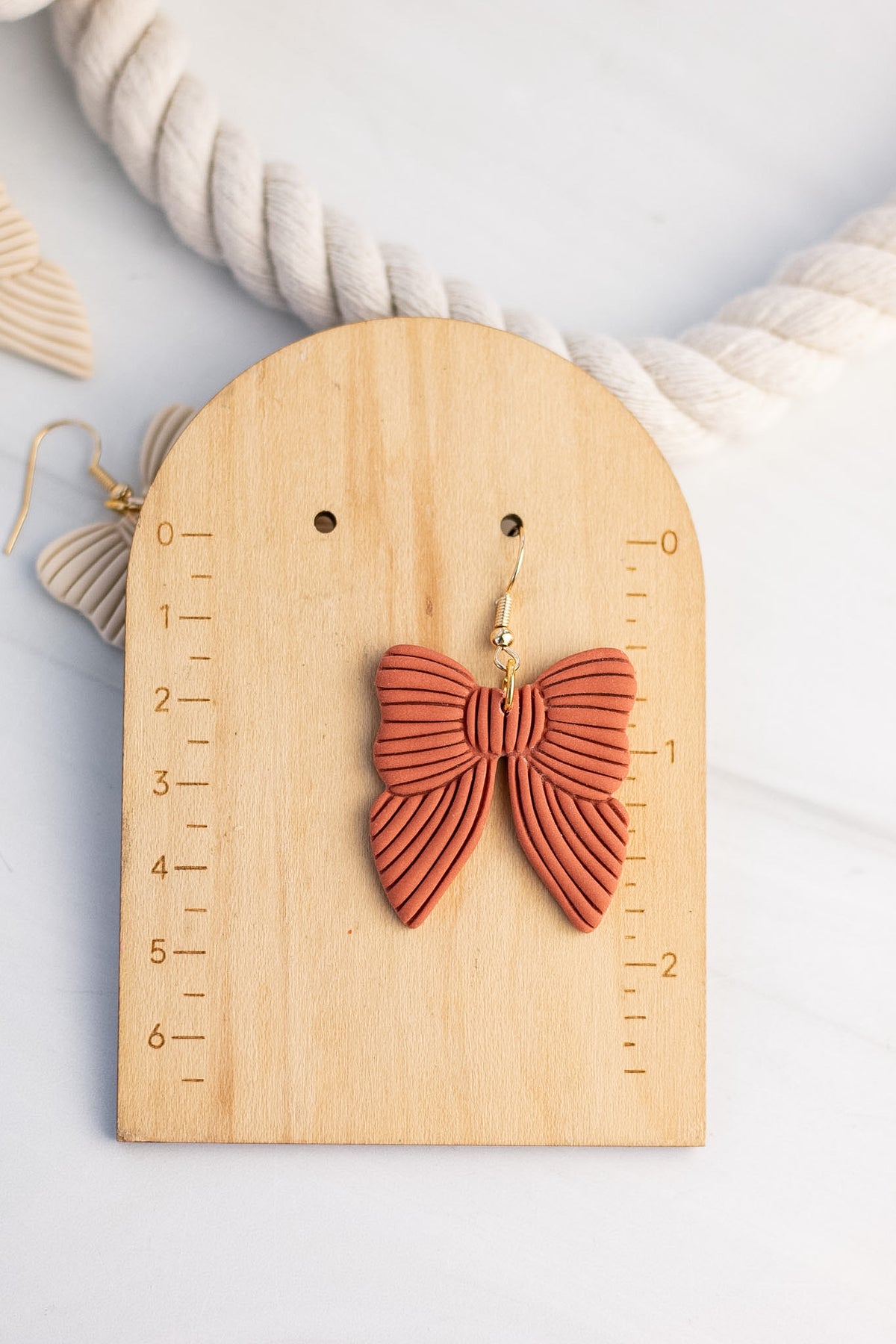 Neutral Bow Line Dangles