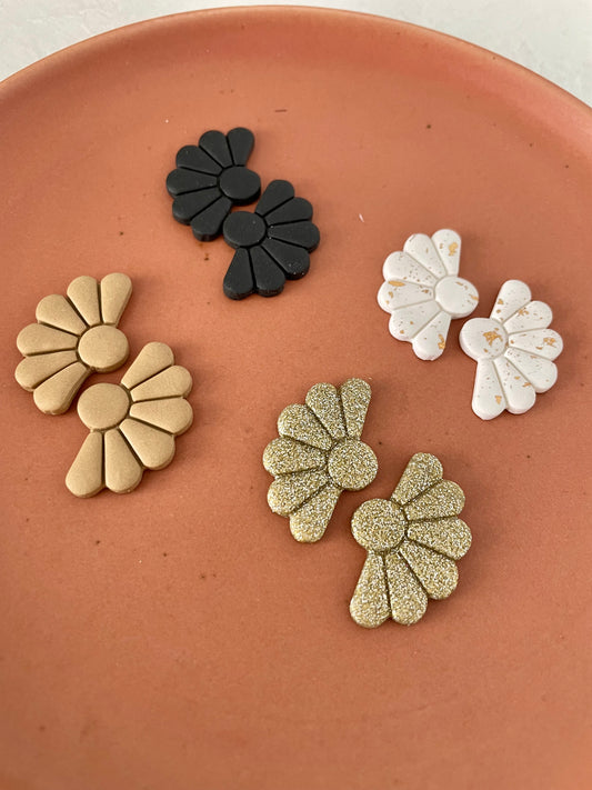 WS Scalloped Studs
