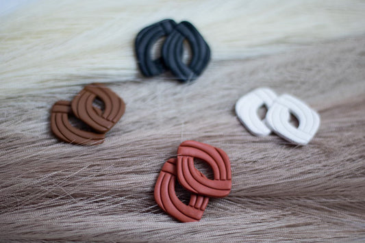 WS Curvy Line Studs