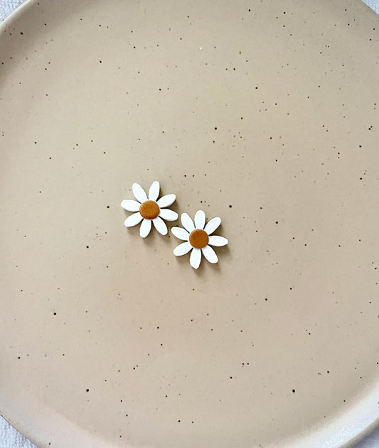 WS White Flower Studs